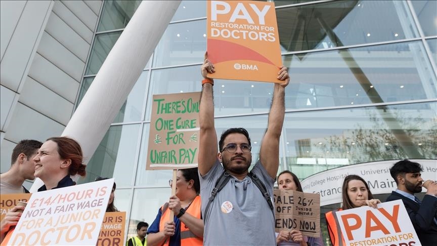 Junior medical doctors in UK start 5-day strike over ongoing pay dispute