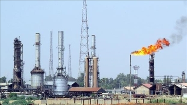 Nigeria destroys 165 illegal oil refineries in one week