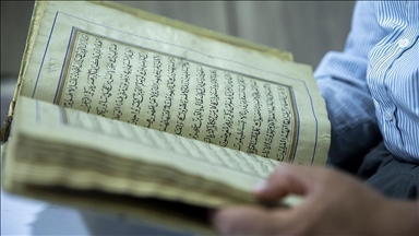 نسخه خطی 150 ساله قرآن کریم به‌عنوان میراث عثمانی در حلبچه عراق با دقت حفاظت می‌شود