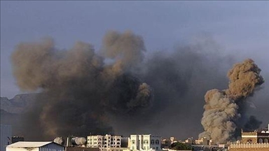 الحوثي: 4 غارات أمريكية بريطانية تستهدف مطار الحديدة