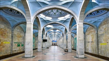 Özbekistan'daki Orta Asya'nın ilklerinden Taşkent Metrosu, adeta yer altı sanat müzesini andırıyor