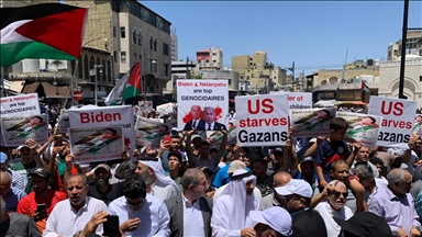 "أوقفوا هولوكوست غزة".. مسيرة لمئات الأردنيين بعمان دعما للمقاومة