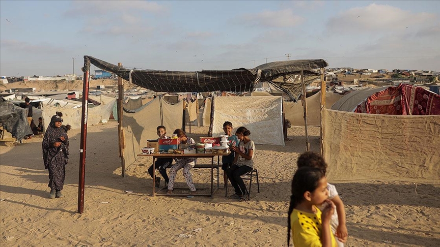 UNRWA: Gazze'de yüzbinlerce insan yeterli barınma, gıda, ilaç ve temiz sudan mahrum