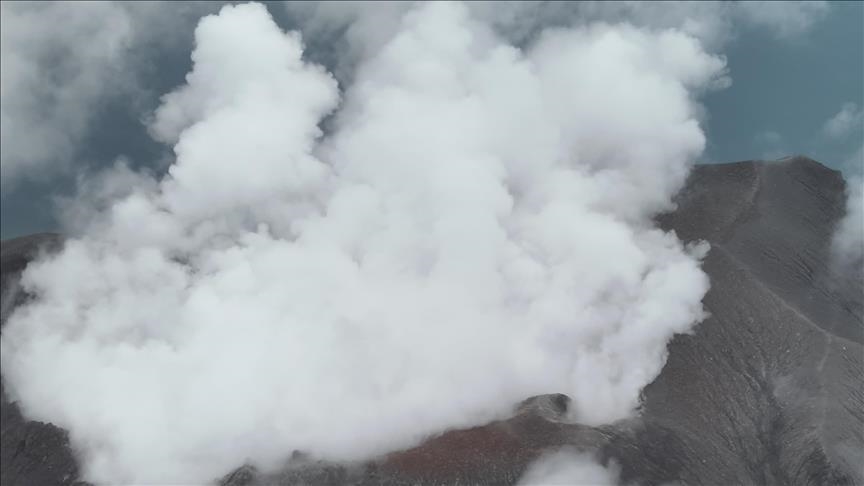 إندونيسيا.. بركان "ليوتوبي لاكي ـ لاكي" يثور مرتين خلال يوم
