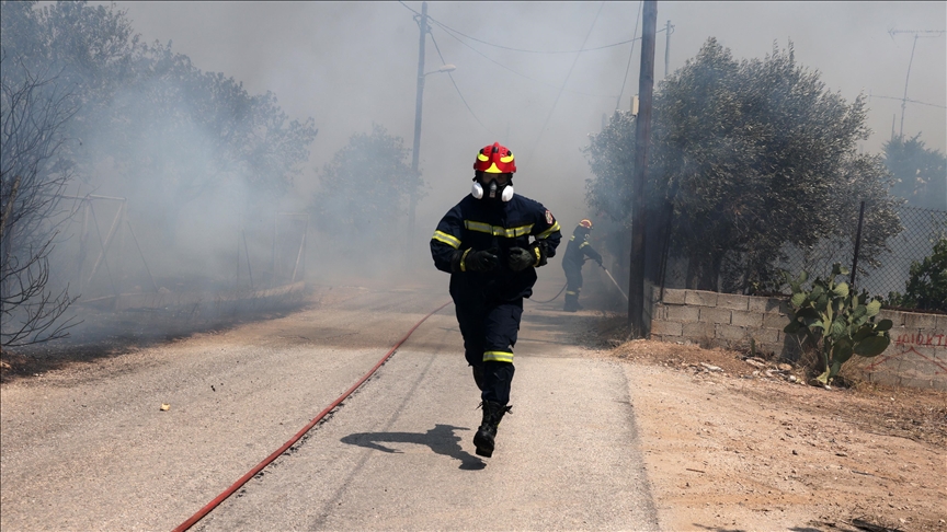 Grèce: un feu de forêt éclate au mont Parnitha, près d’Athènes