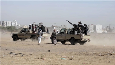 جماعة الحوثي: غارة أمريكية بريطانية على مطار الحديدة غربي اليمن 