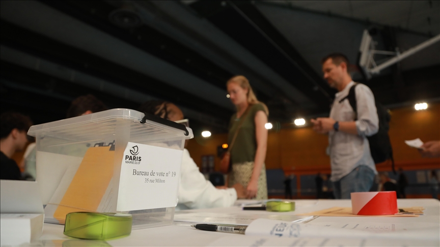 Midday turnout at 25.9% in France's early parliament election