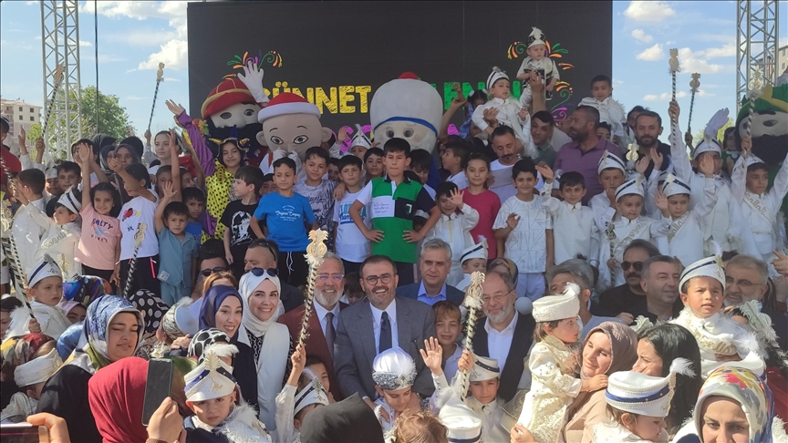 Kahramanmaraş'ta depremzede 300 çocuk için sünnet şöleni düzenlendi