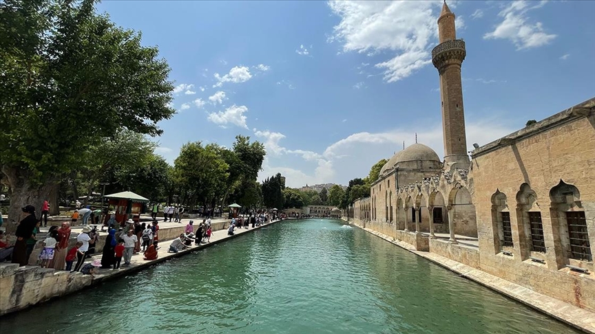 Şanlıurfa'da turistler gündüz tarih, akşam müzik yolculuğuna çıkıyor