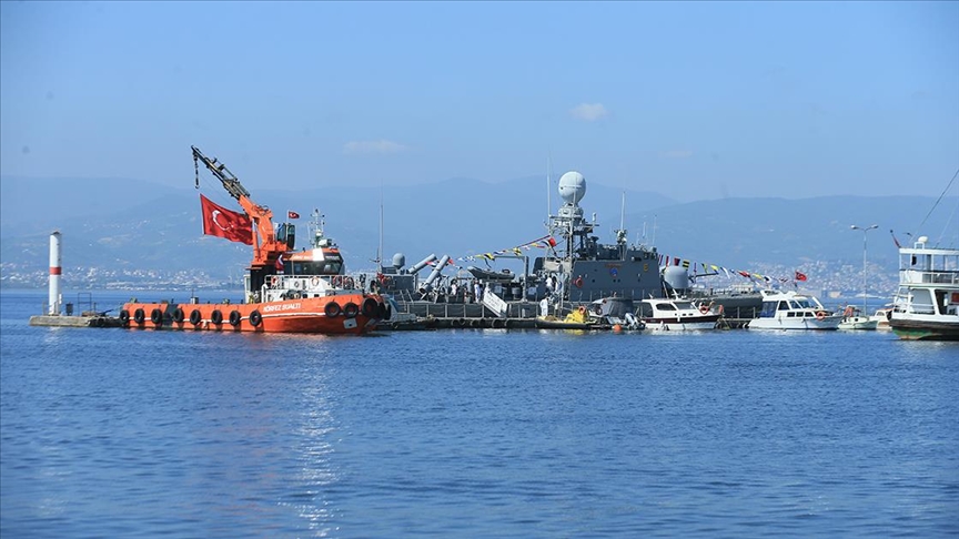 Savaş gemisi TCG Poyraz, Kocaeli'de halkın ziyaretine açıldı