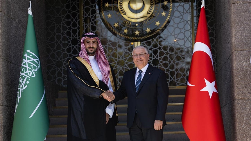 دیدار وزرای دفاع ترکیه و عربستان در آنکارا