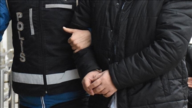 القضاء التركي يقرر حبس شخص هدّد أجانب في إسطنبول بسكين 
