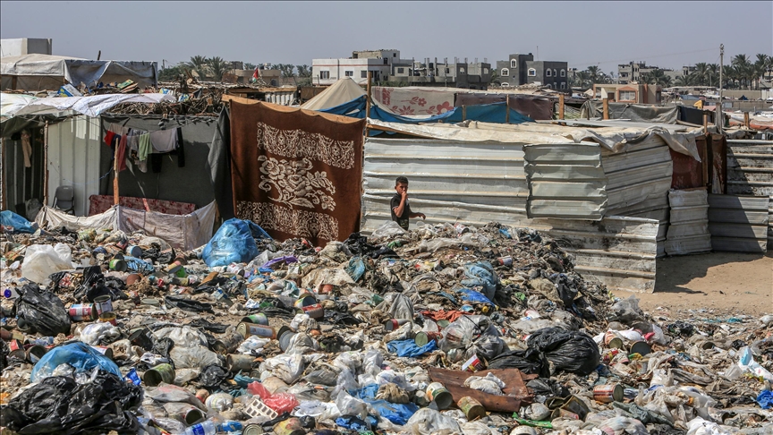 Piles of garbage, sewage accumulate in Gaza amid Israeli war: UN agency