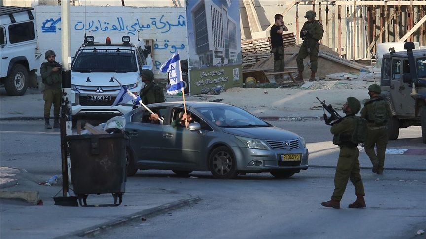 الضفة.. مستوطنون يرشقون الجيش الإسرائيلي والشرطة بالحجارة