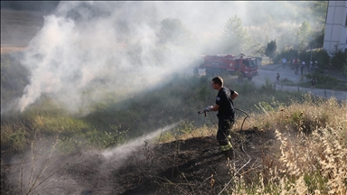 Edirne'de çıkan anız yangını okula sıçramadan söndürüldü