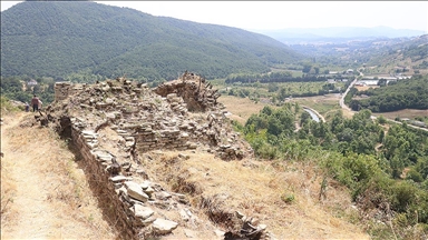 Bizans ve Osmanlı döneminin önemli kalelerinden Çobankale'de yeni kazı dönemi başladı