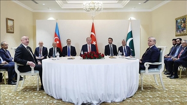 أستانا.. الرئيس أردوغان يلتقي نظيره الأذربيجاني ورئيس وزراء باكستان