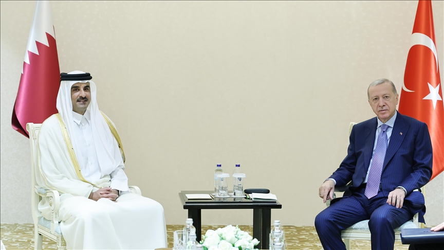 أستانة.. أردوغان يلتقي أمير قطر ويبحث معه العلاقات وحرب غزة 