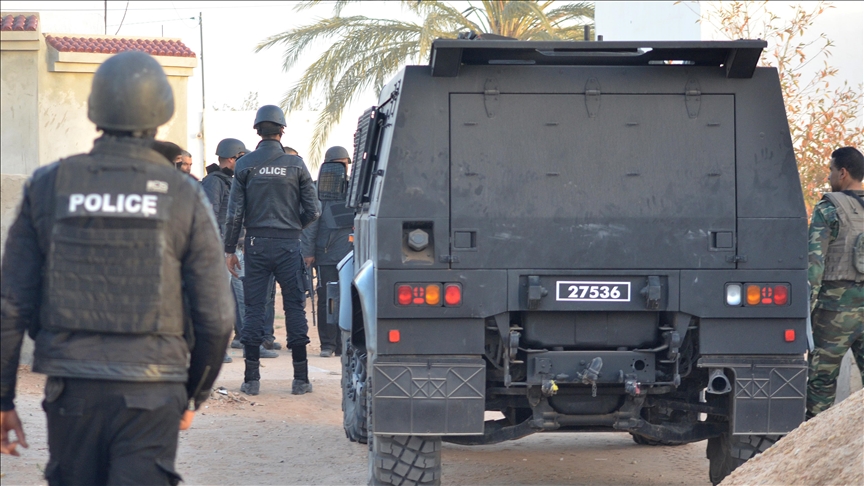 Tunisian security arrests head of opposition party