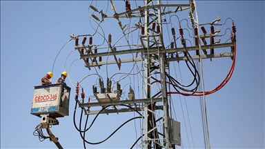 غزة.. تواصل إصلاح خطوط الكهرباء لتشغيل محطة تحلية المياه 