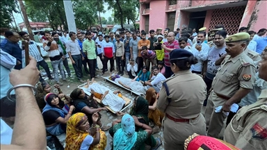 Inde: Au moins 123 morts dans une bousculade lors d'un rassemblement religieux
