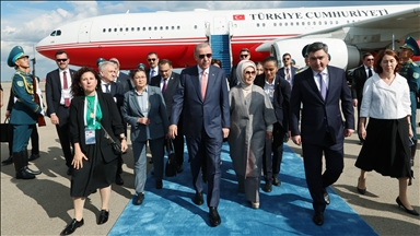 Turkish president meets with leaders from 7 countries in Astana