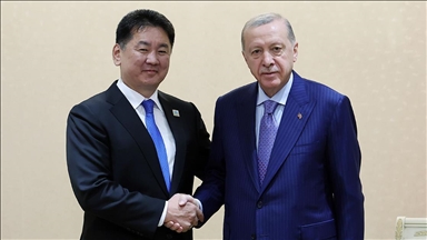 أستانة.. أردوغان يلتقي رئيس منغوليا