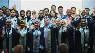 Maarif Vakfı, Türkiye'deki eğitimlerini tamamlayan mezunları için tören düzenledi