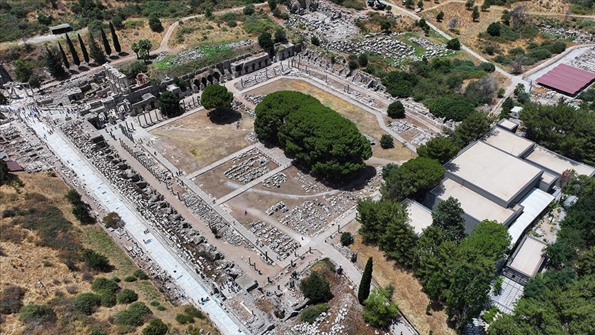 Efes Antik Kenti'nin Koressos Kapısı gün yüzüne çıkarılacak