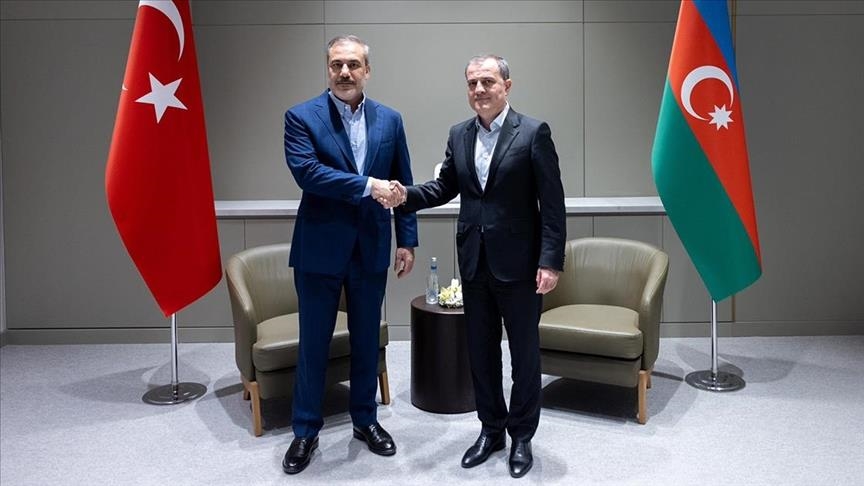 وزير الخارجية التركي يلتقي نظيره الأذربيجاني بمدينة شوشة