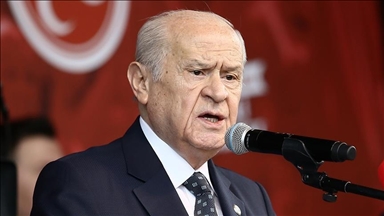 تركيا.. زعيم الحركة القومية يستنكر معاقبة "يويفا" اللاعب ديميرال