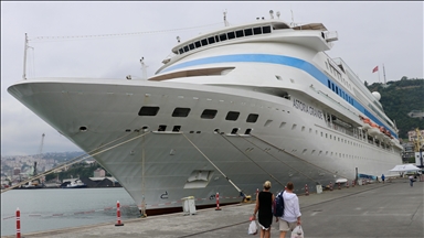 تركيا.. سفينة "أستوريا غراندي" السياحية تصل ميناء طرابزون