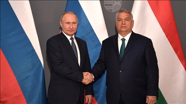 Putin meets Orban, expects to discuss prospects of Ukrainian settlement