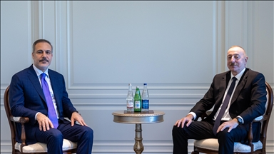 علييف يستقبل وزير الخارجية التركي
