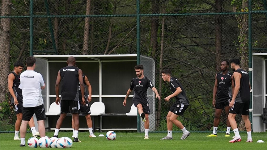 Beşiktaş, ilk hazırlık maçında Ümraniyespor ile 0-0 berabere kaldı