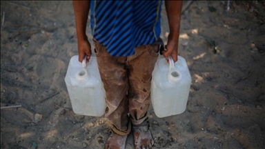 الأونروا: أطفال غزة يقضون نحو 8 ساعات يوميا بجلب الماء والغذاء 