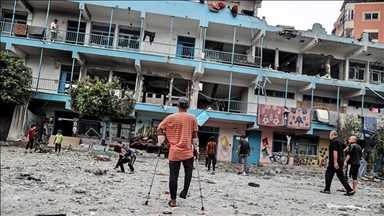 10 شهداء جراء قصف إسرائيلي لمدرسة تأوي نازحين وسط غزة 
