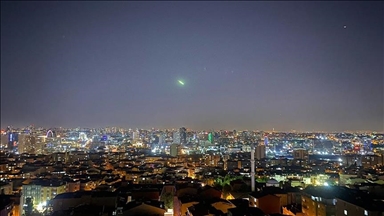 إسطنبول.. رصد حزمة أشعة ساطعة نازلة من السماء
