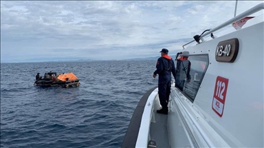 إنقاذ وضبط 25 مهاجرا قبالة سواحل إزمير التركية 