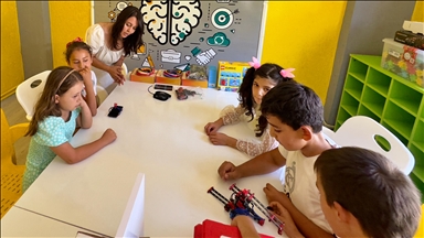 Osmaniye'de köy çocukları robotik kodlama sınıfında dijital dünyayla tanışıyor