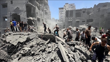 10 قتلى بقصف إسرائيلي على منزل وسط قطاع غزة 