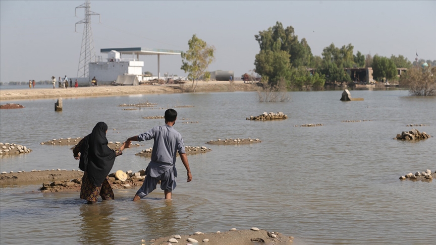 Pakistan'da eriyen buzulların yol açtığı selde yüzlerce kişi evlerinden tahliye edildi