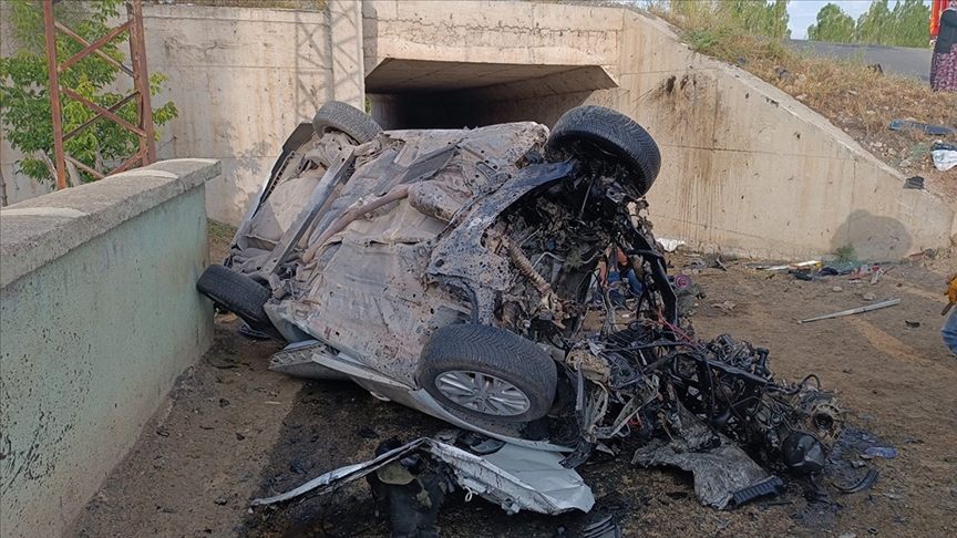 Erzurum'da menfezden düşen otomobildeki 3 kişi öldü, 4 kişi yaralandı