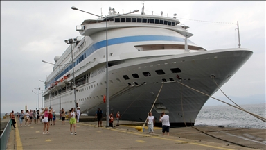 "Astoria Grande" kruvaziyeri 825 yolcusuyla Sinop'a geldi