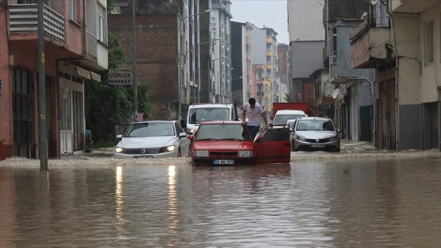 Ordu'nun Fatsa ilçesinde şiddetli yağış su baskınlarına neden oldu 