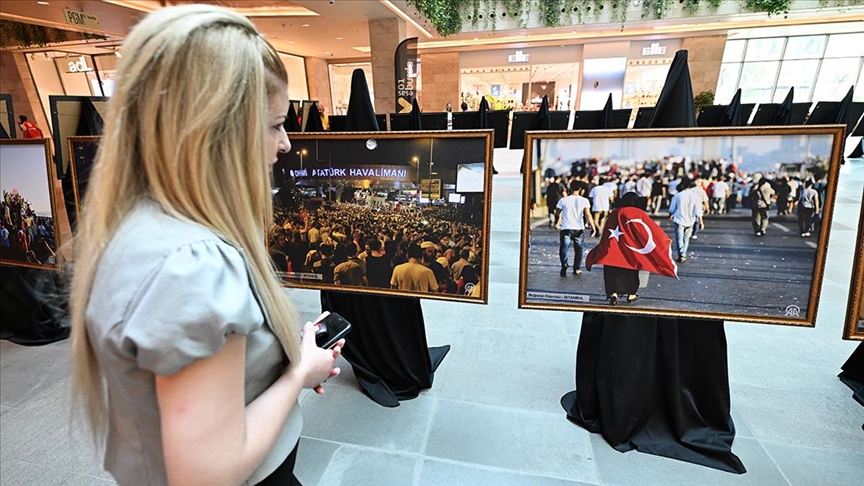 Adana'da "15 Temmuz Fotoğraf Sergisi" açıldı