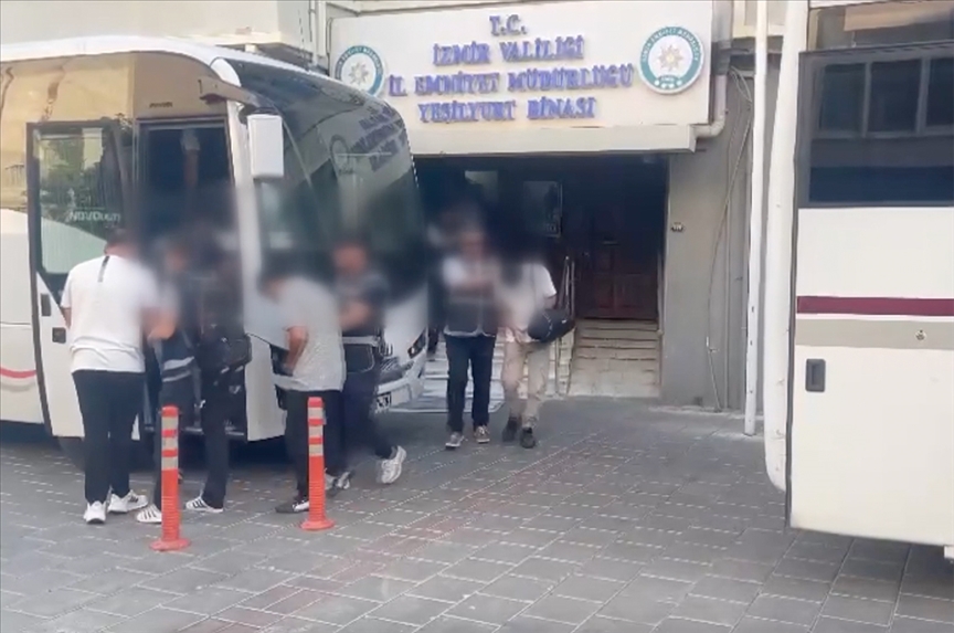 "Evde ek iş" ilanıyla dolandırıcılık yaptıkları iddia edilen 64 kişi yakalandı