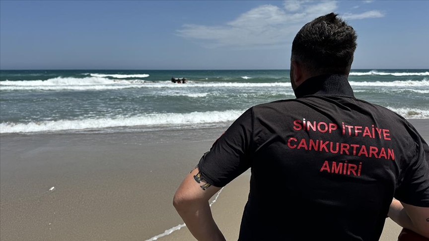 Türkiye'nin en kuzeyi Sinop'ta boğulma vakalarına karşı sahilde tedbir alındı