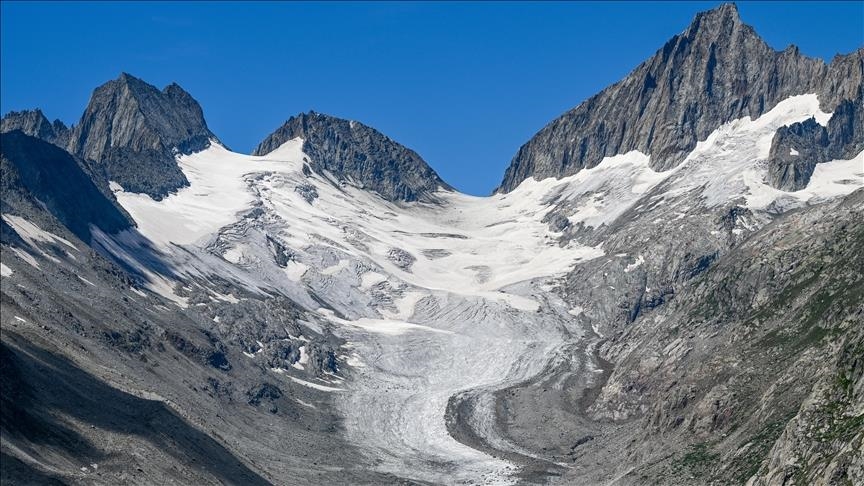 Hundreds evacuated in northern Pakistan due to flooding from melting glaciers