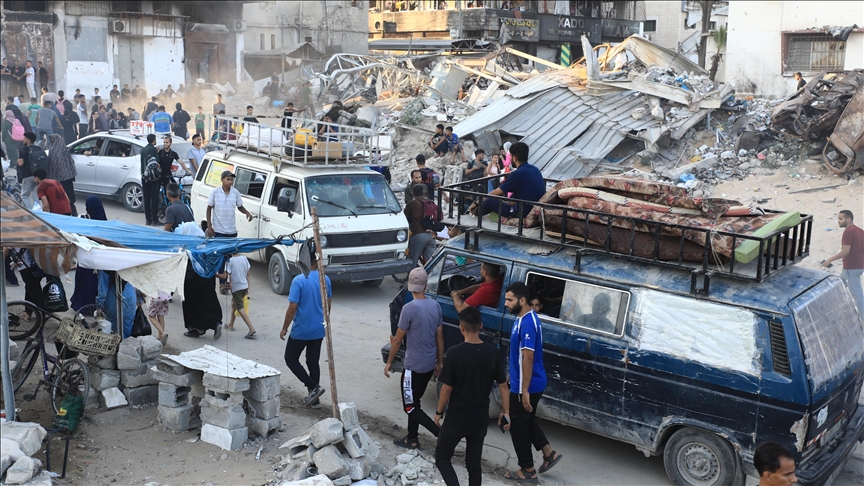 Thousands of Palestinians flee as Israeli forces heavily bomb southwest Gaza, causing dozens of casualties